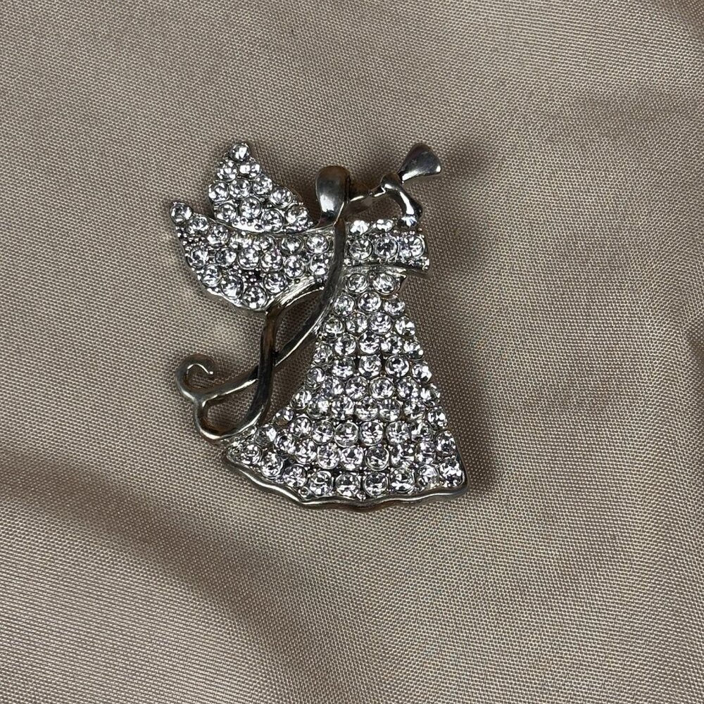 Monet Vintage  Rhinestone Angel Brooch: Signed Holiday Jewelry A70